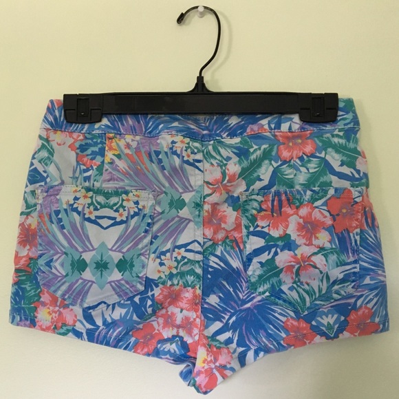 Topshop Moto Tropical Shorts - Picture 2 of 3